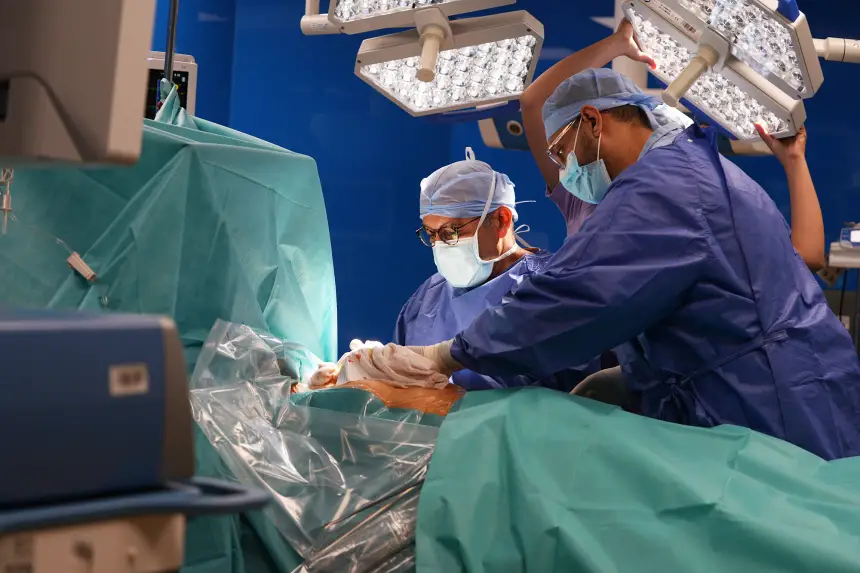 استئصال-الثدي-بالمنظار…-مجموعة-أكديطال-تعلن-نجاح-أول-عملية-طفيفة-التوغّل-من-هذا-النوع-في-المغرب