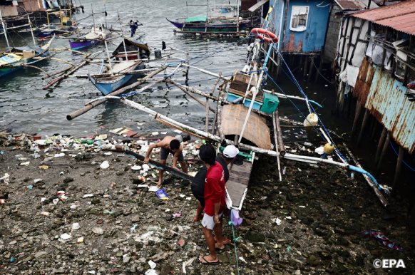 مصرع-4-أشخاص-وإجلاء-400-ألف-آخرين-بسبب-عاصفة-استوائية-جديدة-بالفلبين