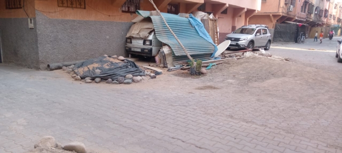 مخلفات-اعادة-بناء-منزل-متضرر-من-الزلزال-تثير-غضب-مواطنين-والسلطات-تتفرج