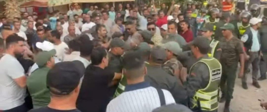 سلطات-تاونات-تصادر-معدات-صحفيين-خلال-تغطية-احتجاجات-“genz”