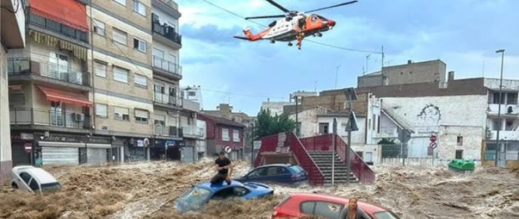 إسبانيا.-إنذار-أحمر-في-فالنسيا-بسبب-أمطار-غزيرة-يغلق-المدارس-والأسواق