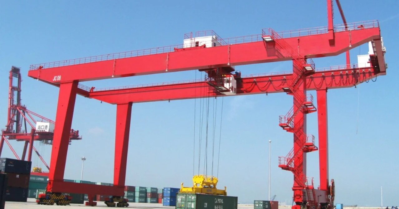 شركة-صينية-تجهز-ميناء-الناظور-الجديد-برافعات-عملاقة