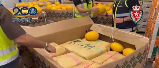 تعاون-أمني-بين-المغرب-وإسبانيا-يسقط-11-طنا-من-الحشيش-مخبأة-تحت-شحنات-“البطيخ”