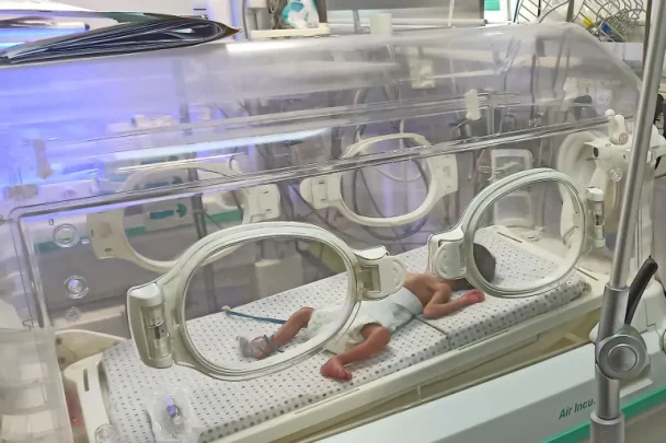 “اليونيسف”:-الخطر-يحيط-بالرضع-في-حضانات-مدينة-غزة