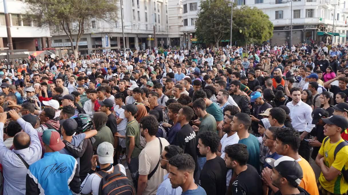 البوز:-المطالبة-بإسقاط-الحكومة-تمرين-ديمقراطي-و”جيل-زد”-غير-مطالب-بالإلمام-بالدستور