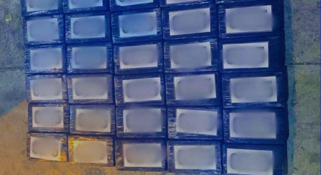 ضبط-33-كيلوغراما-من-مخدر-الكوكايين-الخام-في-ميناء-طنجة-المتوسط