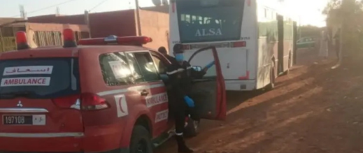 سيدة-حامل-تضع-توأمان-داخل-حافلة-في-الحوز