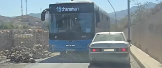 الناظور.-طريق-الثكنة-العسكرية-بأزغنغان-يتحول-إلى-فخ-يهدد-الأرواح