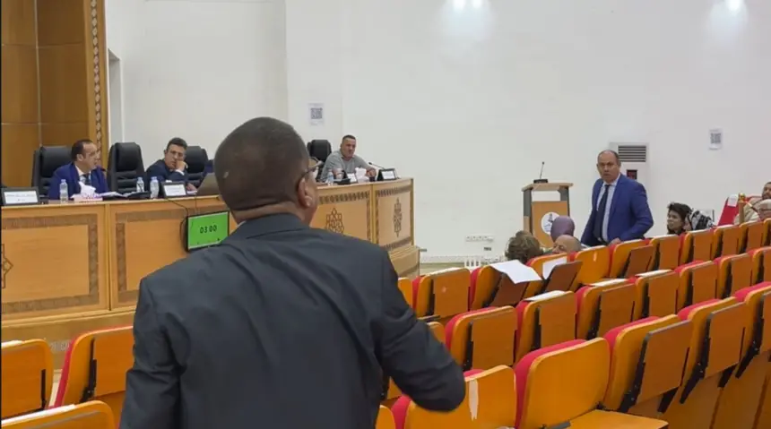 تبادل-السب-والنعت-بالفراقشية.-مشادات-كلامية-ونقاش-حاد-خلال-دورة-مجلس-جماعة-فاس