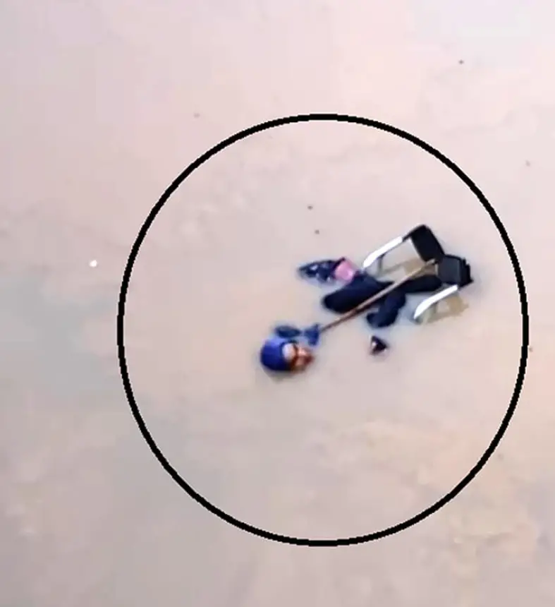 لحظة-إنقاذ-امرأة-“مقعدة”-جرفتها-السيول-في-مدينة-هاتاي-التركية