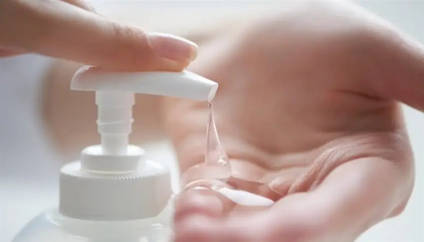 أوروبا-تدرس-حظر-مُطهر-يد-شهير-بعد-تحذيرات-من-خطره-السرطاني