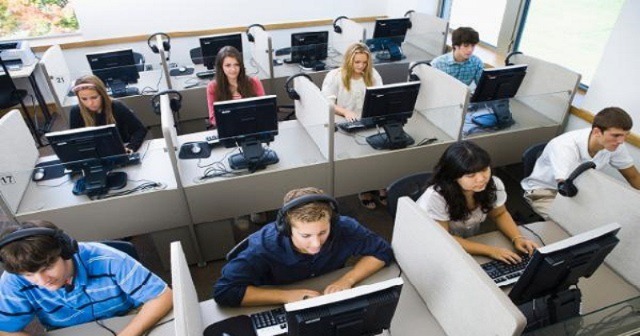 قرار-فرنسي-جديد-يهدد-آلاف-الوظائف-في-مراكز-النداء-بالمغرب