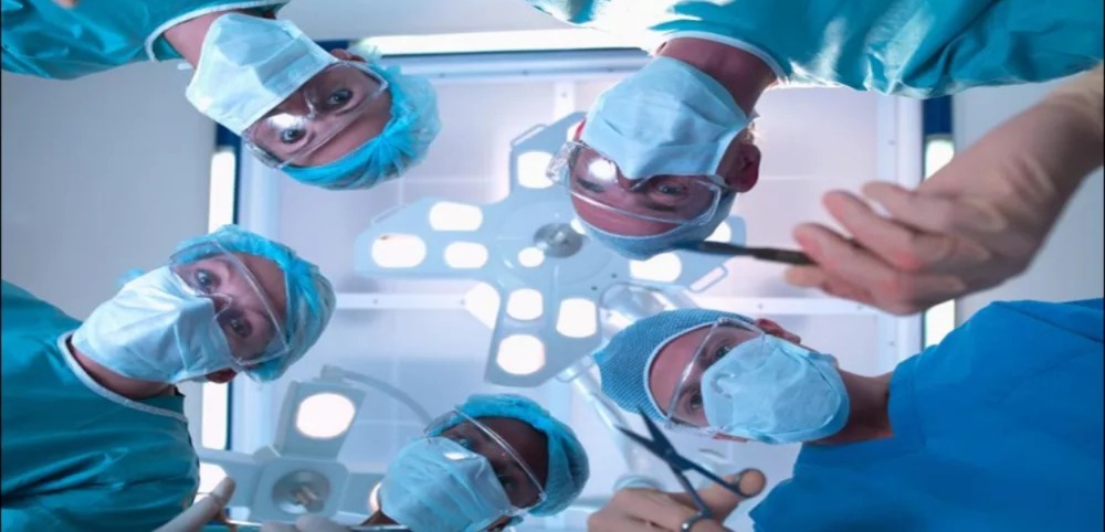 إعلانات-مشبوهة-على-شبكات-التواصل-تروج-لعمليات-جراحية-غير-آمنة