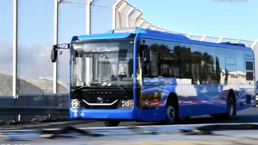 شاهد-اللحظات-الأولى-لوصول-الحافلات-الحديثة-التي-ستجوب-شوارع-مدينة-طنجة