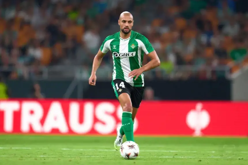 سفيان-أمرابط-يقترب-من-الاستقرار-بإشبيلية-وريال-بيتيس-يجهز-عرضاً-مغرياً-لخطفه-نهائياً