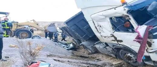 انقلاب-شاحنة-ينهي-حياة-زوجين-بطريقة-مأساوية