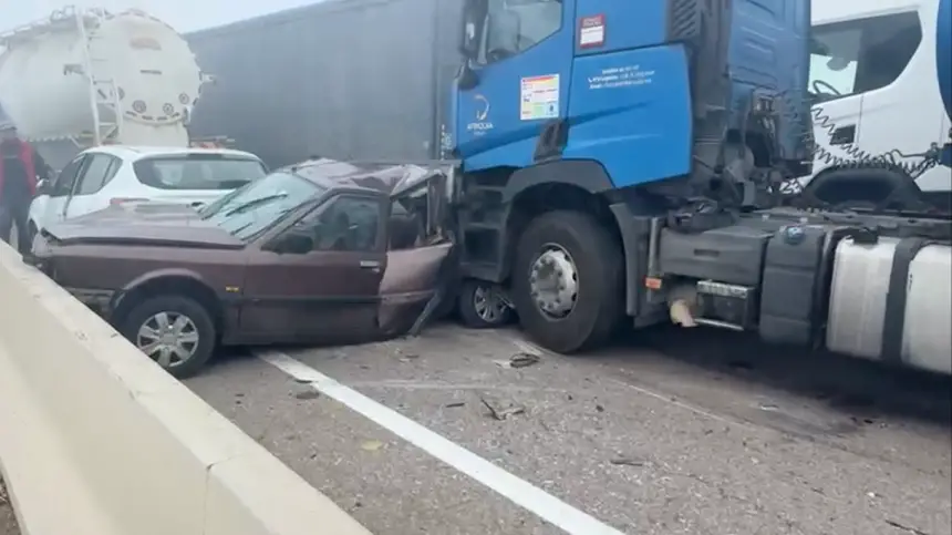 الضباب-الكثيف-يتسبب-في-حادث-سير-متسلسل-خطير-على-الطريق-السيار-الدار-البيضاء-الجديدة