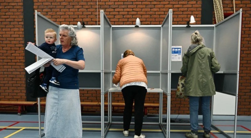 هل-يصوت-المغاربة-في-هولندا-لصالح-الاستقرار؟-الديمقراطيون-66-يتقدم-على-اليمين-المتطرف