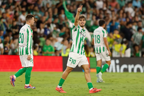 الزلزولي-يواصل-التألق-ويساهم-في-فوز-ريال-بيتيس-على-مايوركا-بثلاثية