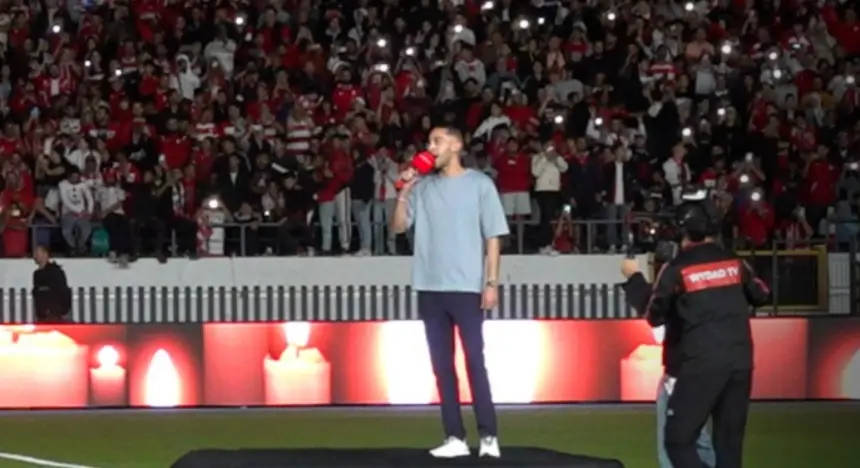 زياش-يشعل-مركب-محمد-الخامس-خلال-حفل-تقديمه-أمام-جماهير-الوداد