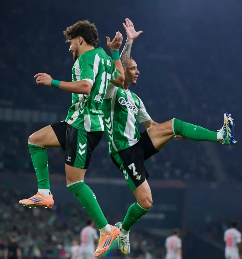 الزلزولي-والخنوس-يعانقان-الشباك-في-ليلة-الدوري-الأوروبي