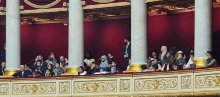 ارتداء-الحجاب-داخل-الجمعية-الوطنية-يثير-رفضا-واسعا-بفرنسا