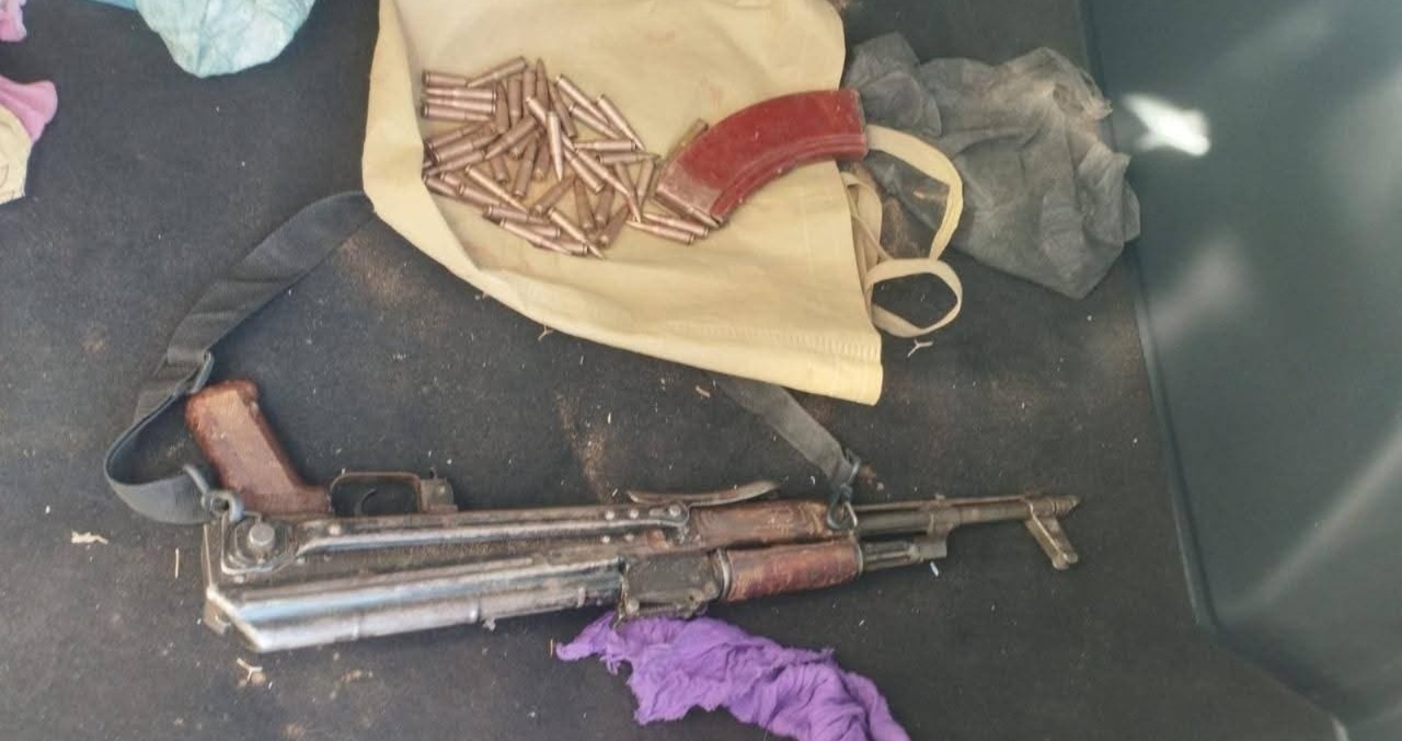 العثور-على-“كلاشينكوف”-معبأ-بالرصاص-في-غابة-يستنفر-الأمن