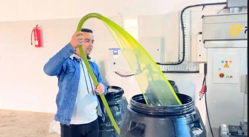 فلاح-يكشف-الحقيقة-للمغاربة:-زيت-الزيتون-وصل-55-درهم-والشناقة-خصهم-الحبس