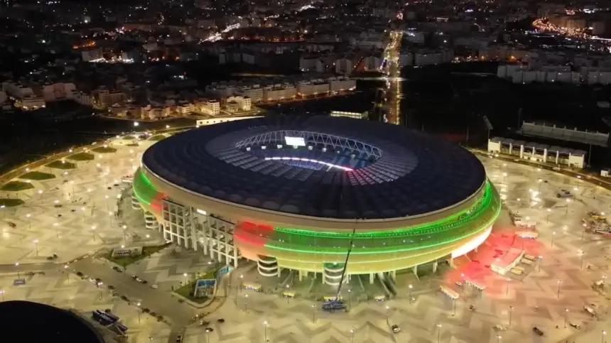 ملعب-طنجة-الكبير.-لوحة-فنية-أبدعتها-أيادٍ-مغربية-تستعد-لاستقبال-ضيوف-القارة-الإفريقية