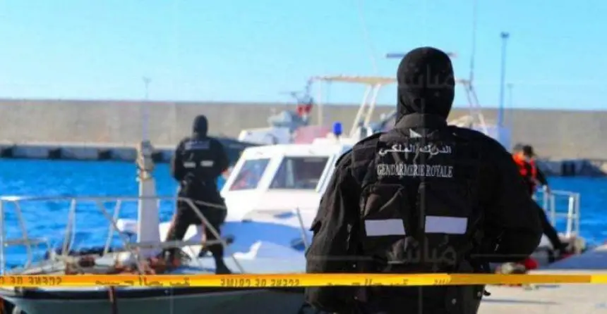الحسيمة.-الدرك-البحري-يُجهض-محاولة-هجرة-سرية-ويوقف-24-شخصا-بينهم-امرأة-وطفلها