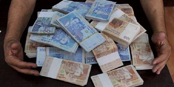 بسبب-“عناد-موظف”.-بنك-مغربي-يُلزَم-بتعويض-زبون-بعد-رفض-إيداع-أمواله