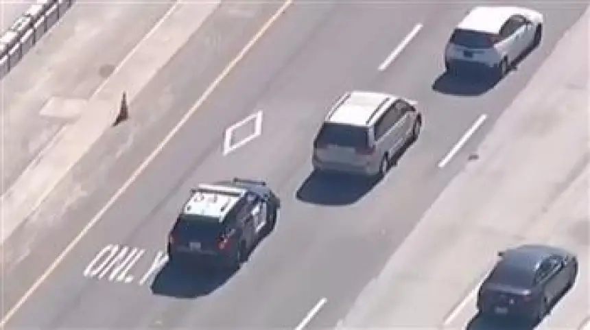 مطاردة-درامية.-الشرطة-الأمريكية-تفشل-بالقبض-على-امرأة-سرقت-سيارة-وهربت-إلى-المكسيك-(فيديو)