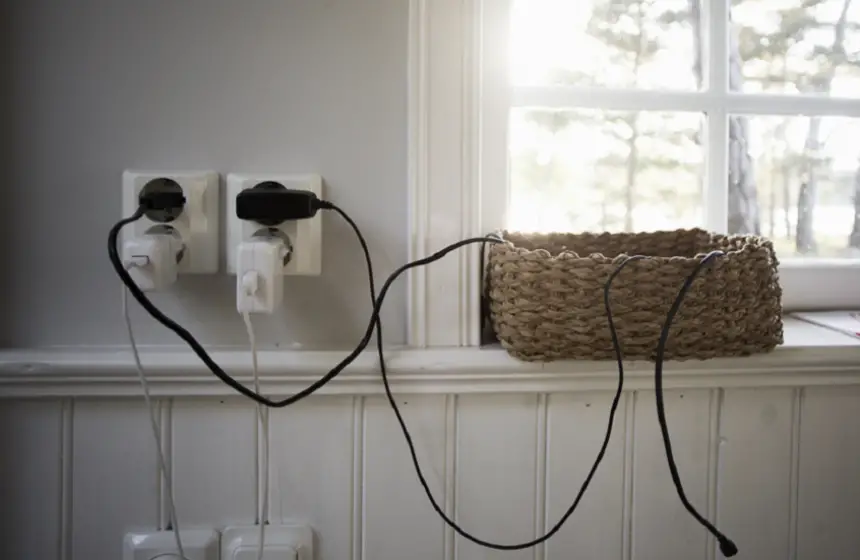 عواقب-ترك-شواحن-الأجهزة-موصولة-بالكهرباء-طوال-الوقت!