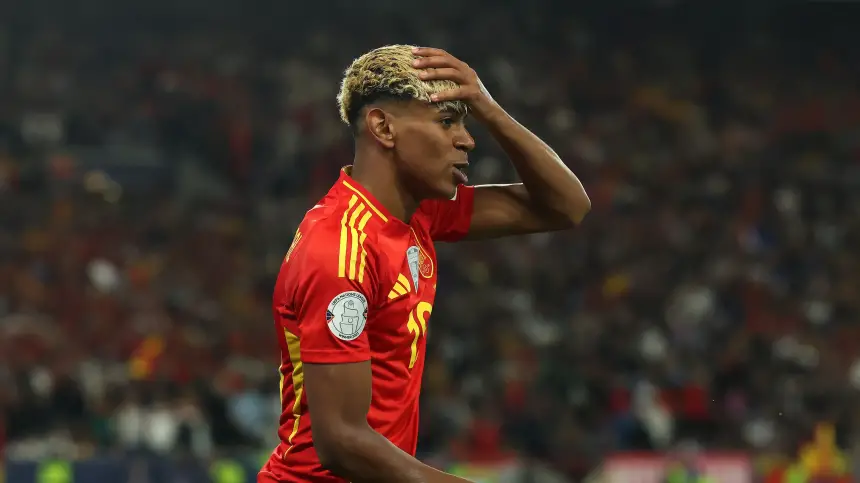 استبعاد-لامين-جمال-يثير-الجدل-في-الصحافة-الإسبانية:-“لو-كنت-مكان-دي-لافوينتي-لن-أستدعيه-إلى-المونديال.أفضل-له-أن-يذهب-مع-المغرب”