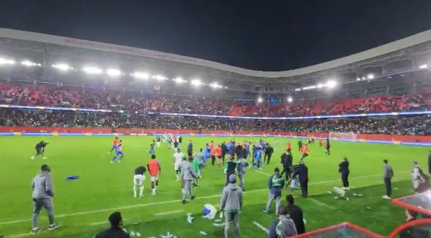 من-قلب-ملعب-مولاي-الحسن.-جماهير-ولاعبي-الكونغو-في-احتفال-هيستيري-بعد-خطف-بطاقة-الملحق-المونديالي