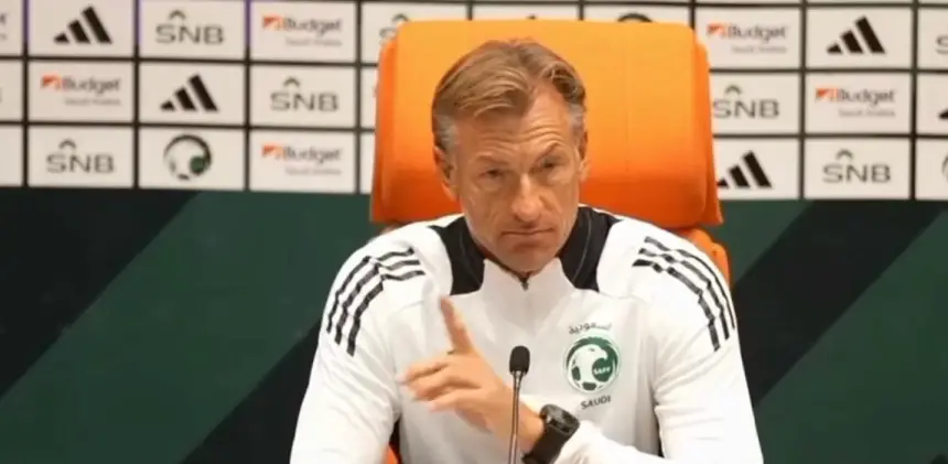 رونار-يوقف-ندوته-الصحافية-احتراماً-للأذان-قبل-ودية-السعودية-والجزائر(فيديو)