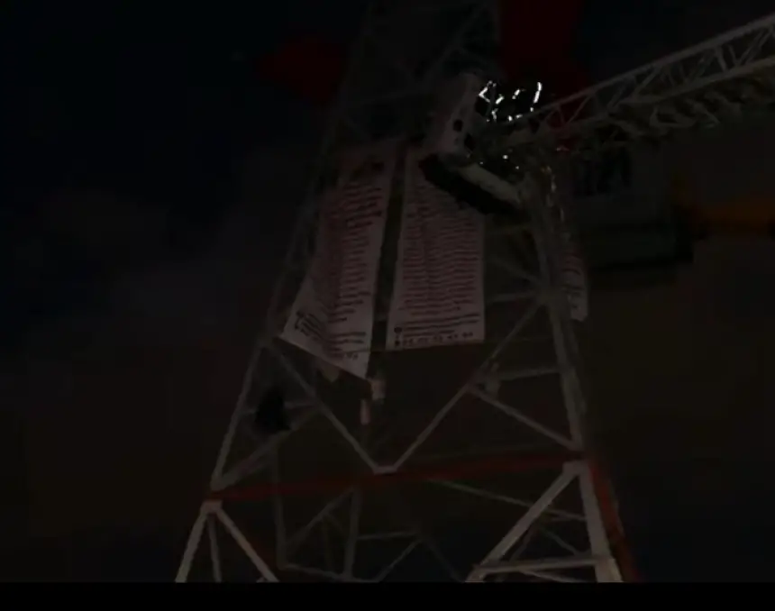 وأخيراً.-انتهاء-معتصم-البرج-الكهربائي-بمراكش-بعد-تدخلات-“حبية”