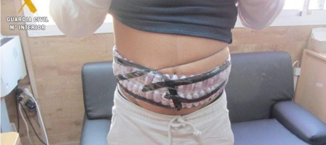 صحيفة-إسبانية-تسلط-الضوء-على-التهريب-وتصف-المغاربة-ب-“البغال”