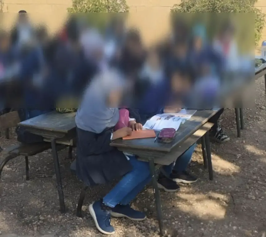 “ماتقيش-ولدي”-تدق-ناقوس-الخطر-بخصوص-“تلاميذ-يدرسون-في-العراء”-بضواحي-سطات