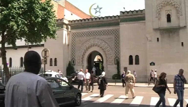 جمعيات-مسلمة-بفرنسا-تقاضي-معهدا-بسبب-استطلاع-رأي-مسيء