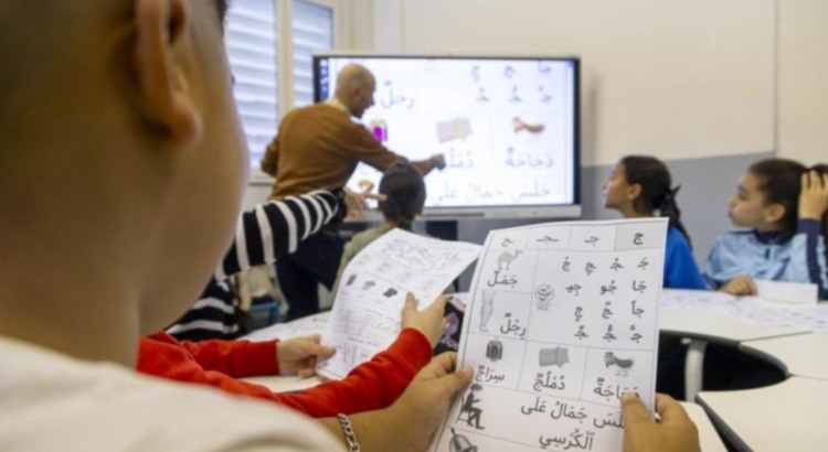 جدل-سياسي-بعد-إلغاء-تعليم-اللغة-العربية-في-المدارس-الإسبانية