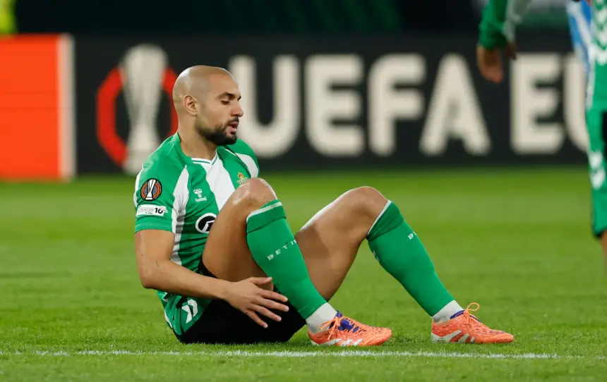 أمرابط-وزميله-إيسكو-يغادران-مباراة-بيتيس-وأوتريخت-مبكرًا-بعد-اصطدام-غريب-(فيديو)