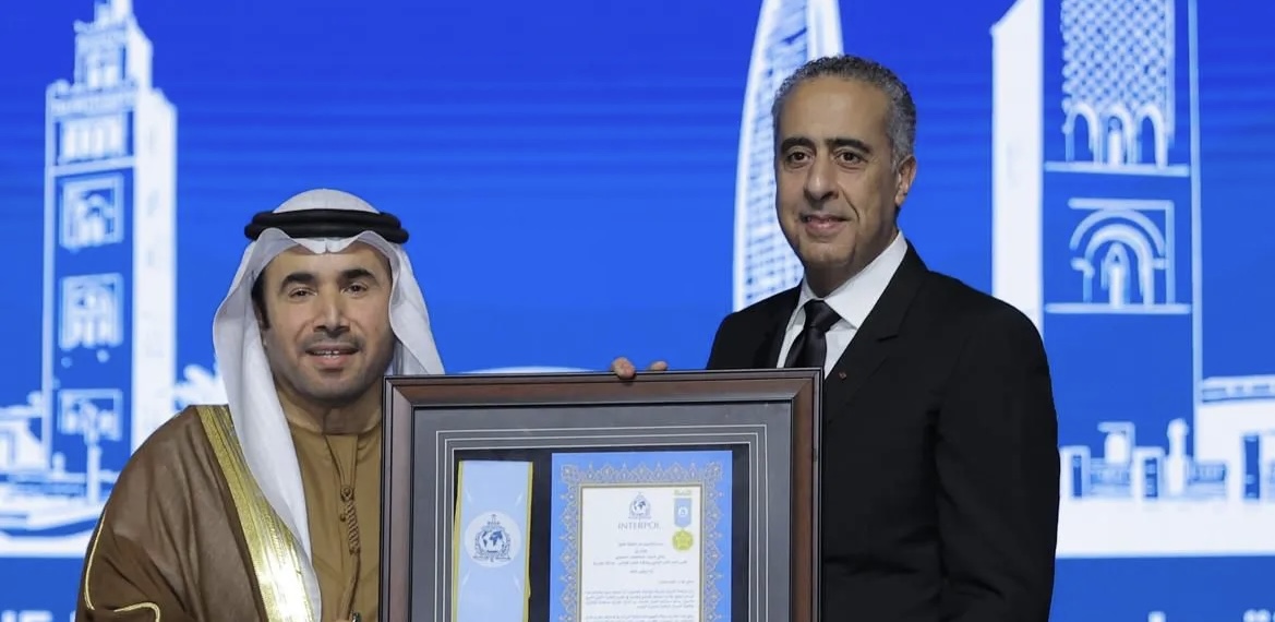 الأنتربول-توشح-عبد-اللطيف-حموشي-بوسام-رفيع-المستوى