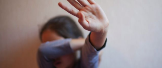 تلميذة-تتعرض-لاغتصاب-جماعي-على-يد-زملائها-في-الفصل