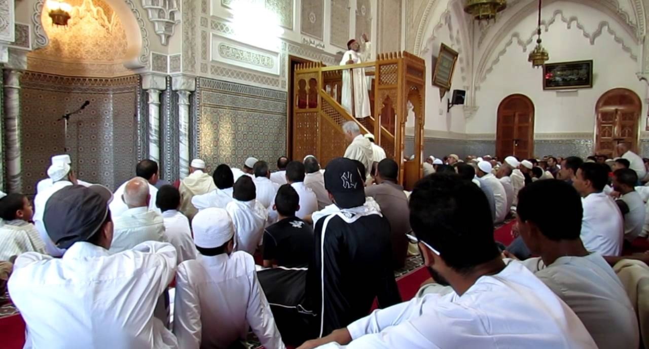 توقيف-إمام-يثير-السخط-والمطالب-بإعادته-تتصاعد