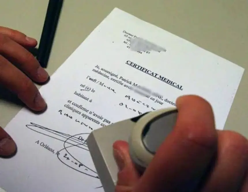 استئنافية-مراكش-تُشدد-العقوبات-في-قضية-“شبكة-الشواهد-الطبية-المزيفة”-وأحكام-نافذة-في-حق-الطبيب-ومساعدته