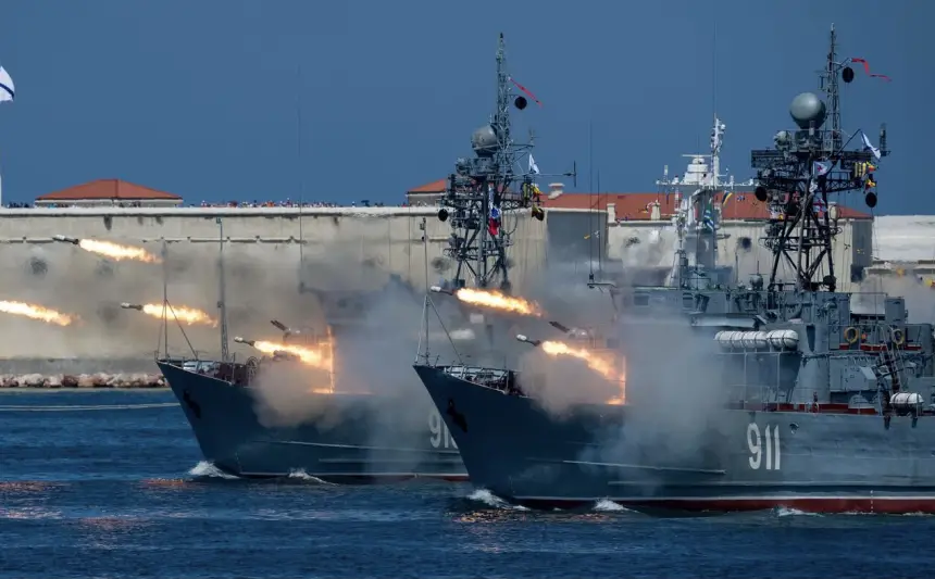 مناورات-عسكرية-مغربية-أميركية-بالذخيرة-الحية-في-عرض-الأطلسي.-رسائل-جاهزية-وردع-ضد-التهديدات-البحرية