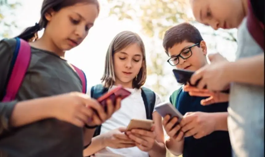 رسميا…أستراليا-أول-دولة-في-العالم-تمنع-استخدام-وسائل-التواصل-الاجتماعي-على-الأطفال-دون-16-عاما