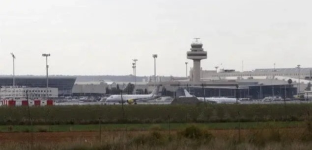 توقيف-9-مسافرين-مغاربة-بسبب-شجار-عنيف-داخل-طائرة-بمطار-مايوركا