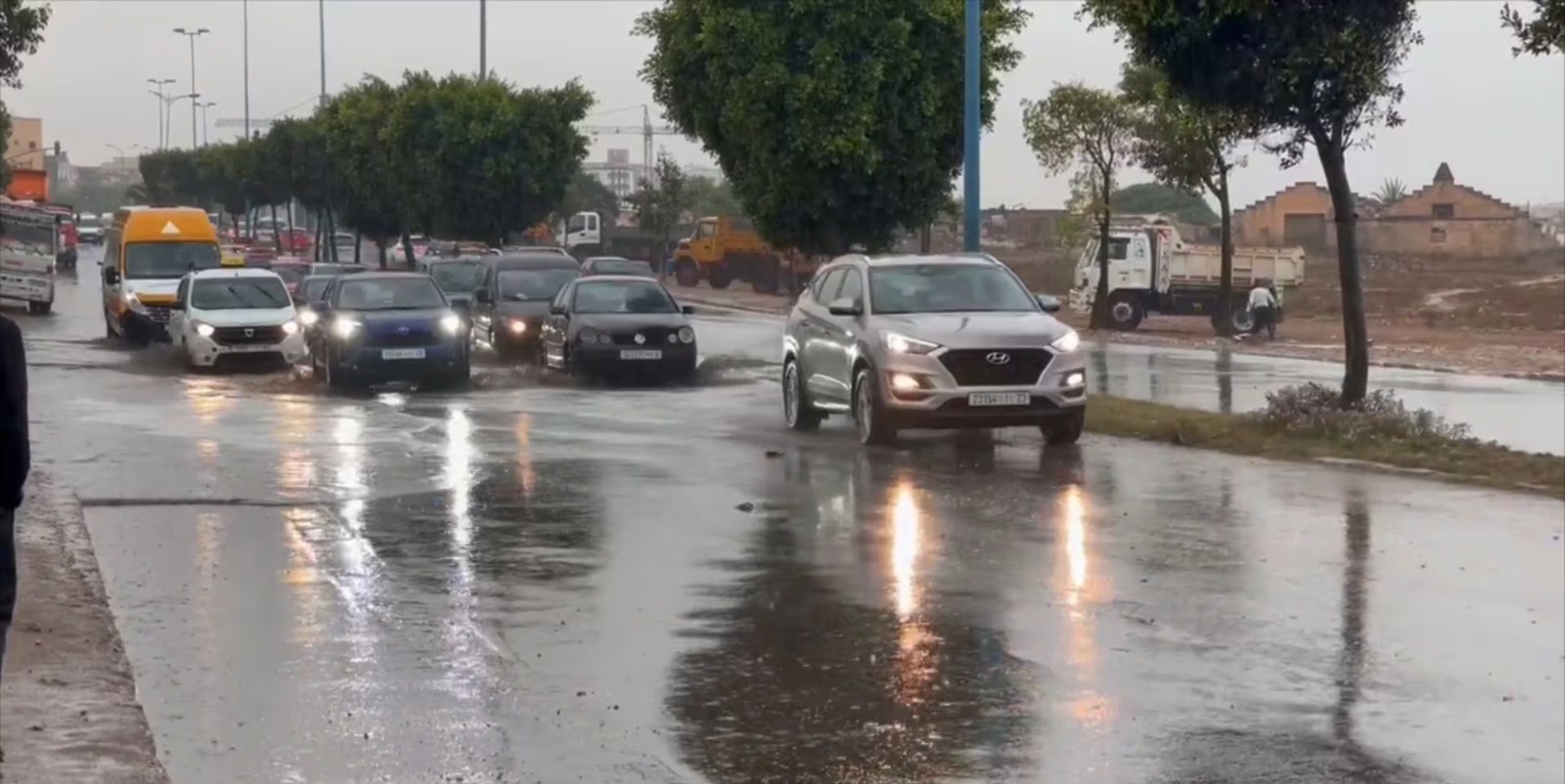 سوء-الأحوال-الجوية.-التجهيز-تحث-مستعملي-الطريق-بالابتعاد-عن-الأودية